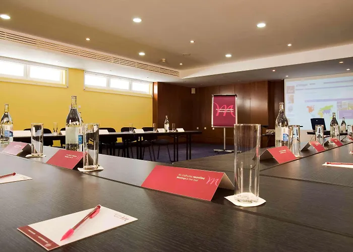 Отель Mercure Фигейра-да-Фош