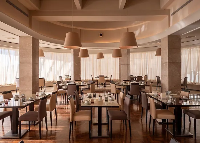 Отель Mercure Фигейра-да-Фош